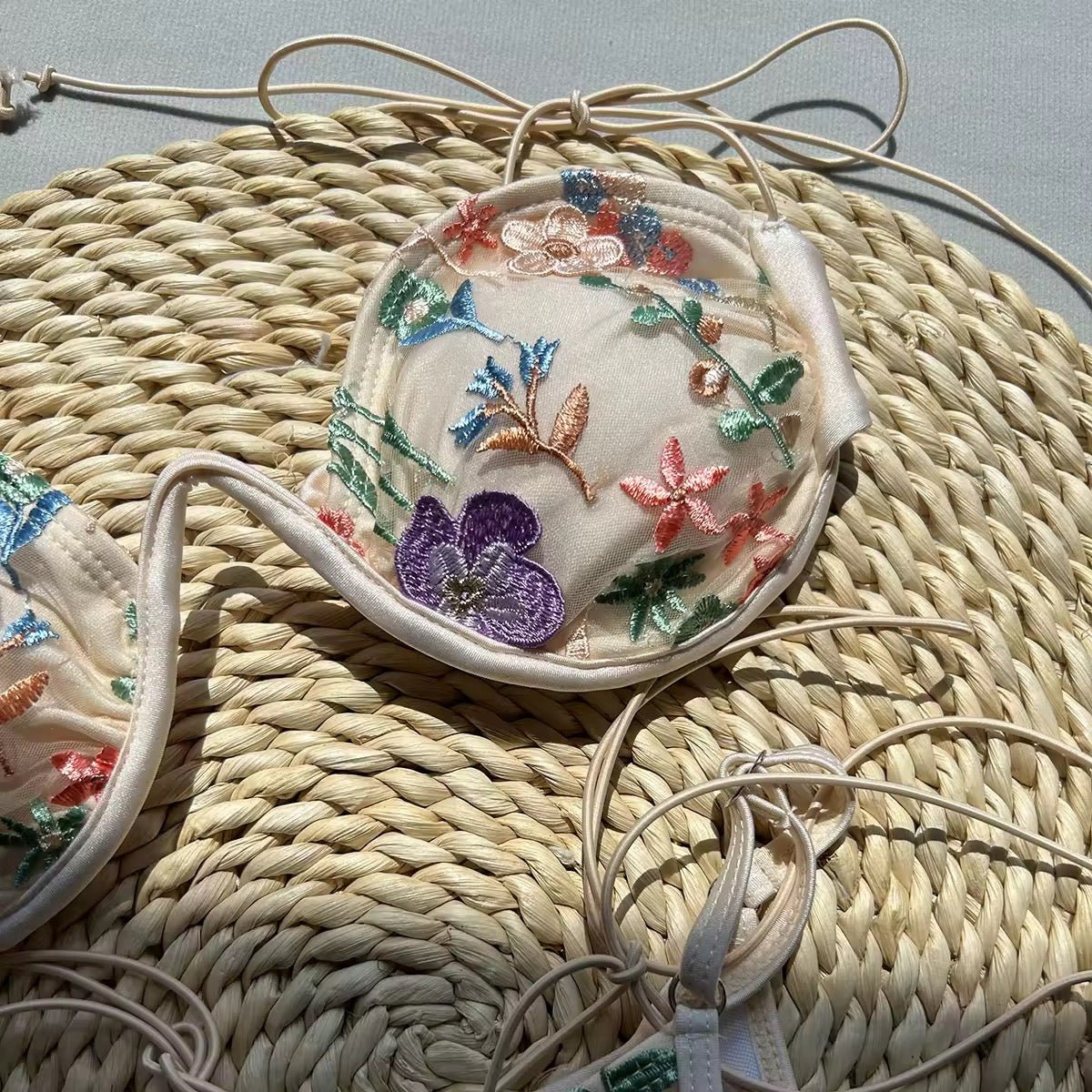 Flower Glow Bikini mit Stickerei - Fav Avenue