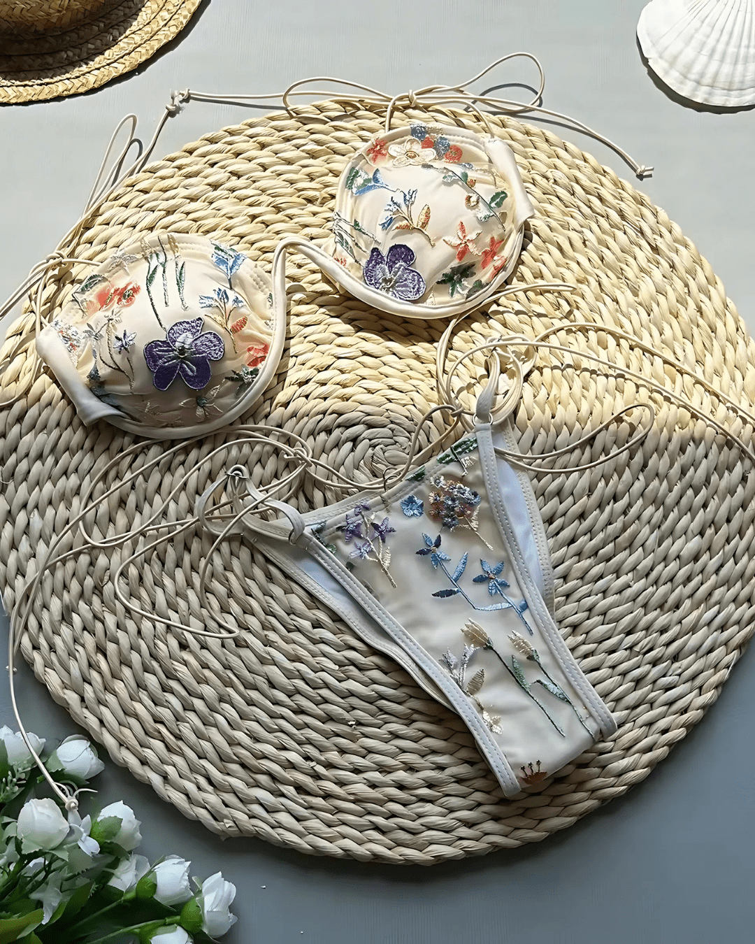 Flower Glow Bikini mit Stickerei - Fav Avenue