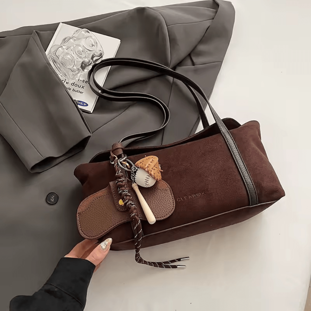 Schultertasche mit Anhänger - Fav Avenue