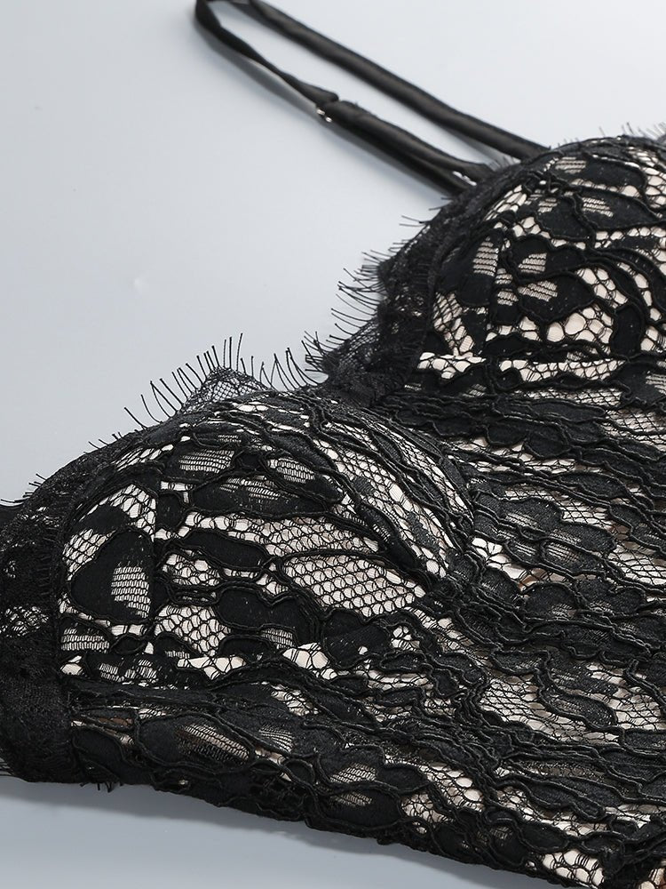 Schwarzes Spitzenkleid - Fav Avenue