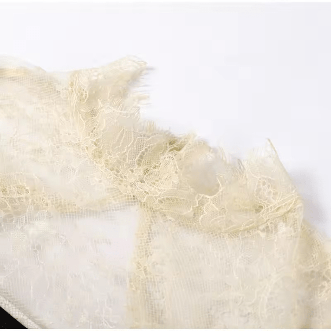 Spitze Abendkleid mit Glockenärmeln - Fav Avenue