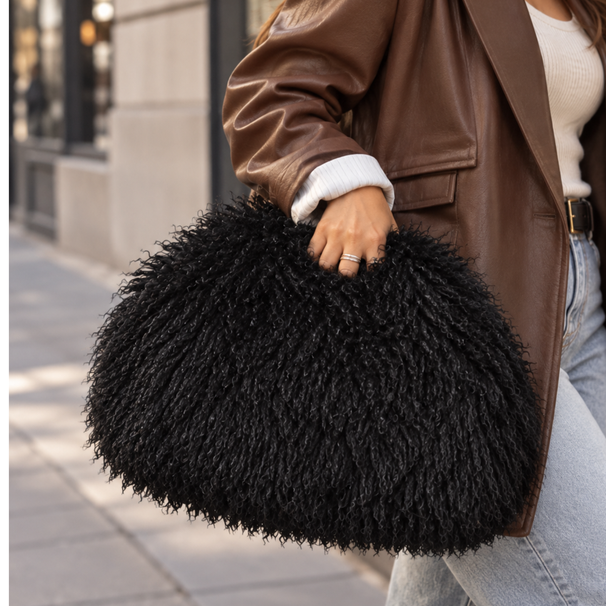 Oversized Plüsch Clutch – Flauschige Damen Tasche