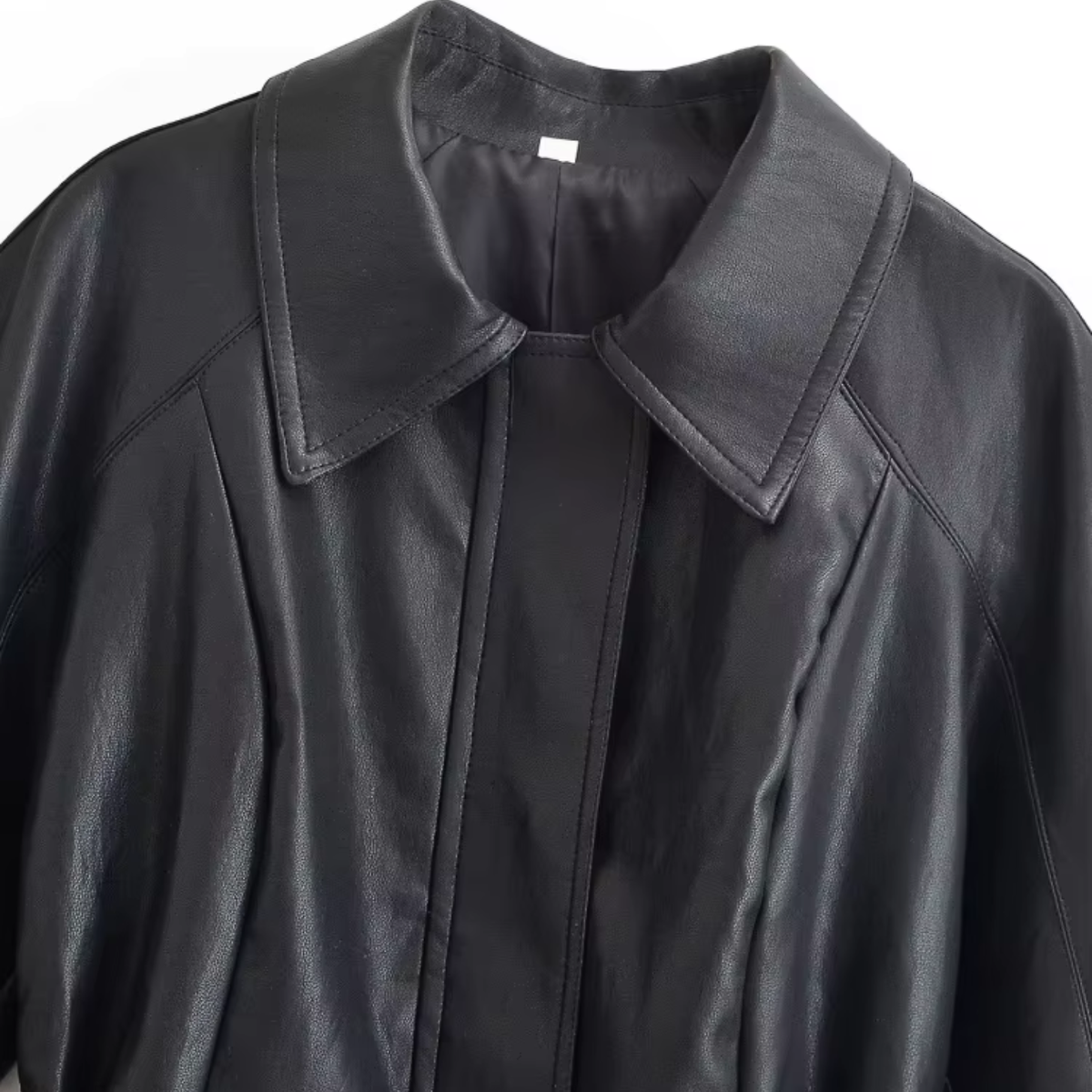 Schwarze Kunstlederjacke mit Gürtel