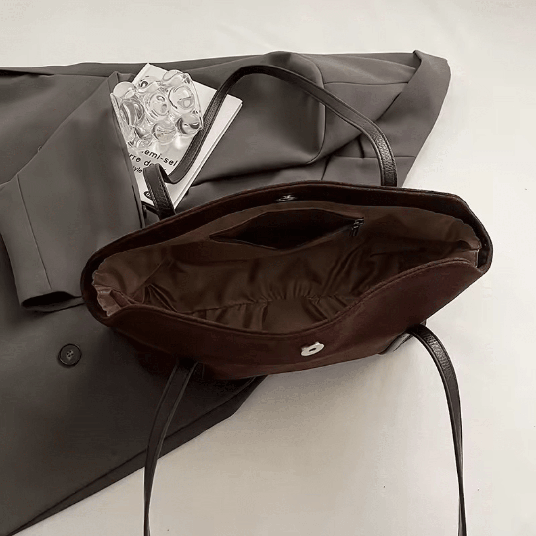 Schultertasche mit Anhänger - Fav Avenue