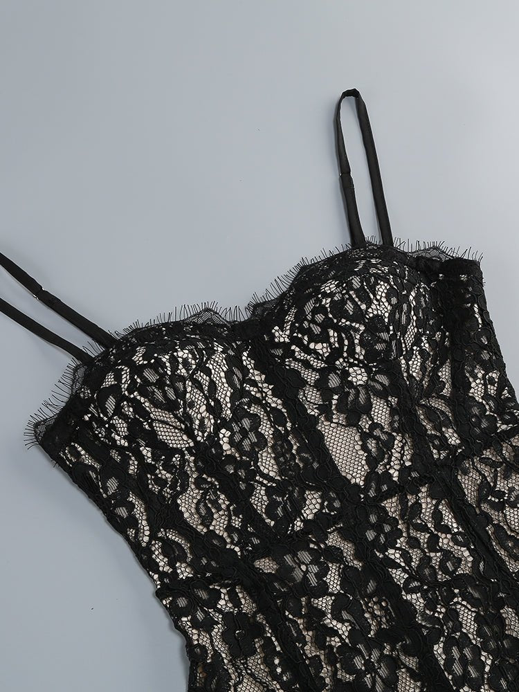 Schwarzes Spitzenkleid - Fav Avenue